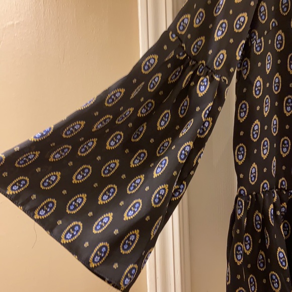 ❤️ 5/$25 - Long sleeve blouse - Sz M - Picture 4 of 5